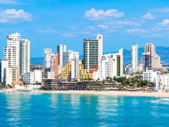 Corredor de Zona Dorada en Mazatlán con desarrollos en construcción